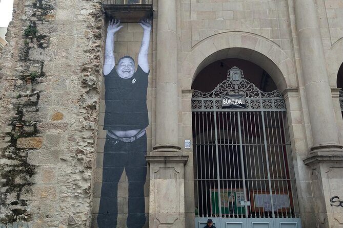Exclusive gallery walk in Barcelonas art district - Authentic Encounters and Reviewer Insights