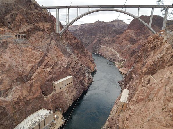 Exclusive: Private Tour of Las Vegas and the Hoover Dam - The Sum Up