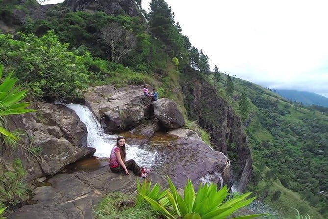 Exclusive : The Highest Waterfall Bambarakanda Trekking - Starting Off: Pickup and Early Morning Journey