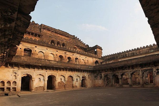Excursion Trip to Unbeatable Kalinjar Fort - Key Points
