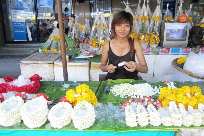 Experience Bangkok at Night with Streetfood Dinner & Foot Massage - Who Should Consider This Tour