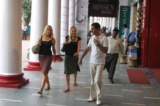 Experience Delhi on a walking tour with a local friend - Key Points