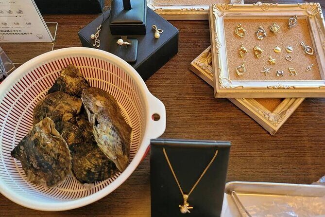 Experience Extracting Pearls From Akoya Oystersosaka - Uncovering Hidden Treasures: A Review of the Pearl Extraction Experience in Osaka