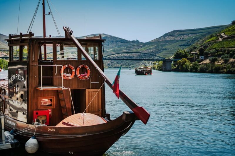 Experience in Pinhão: Wine Tasting, Lunch and Rabelo Boat - An In-Depth Look at the Tour Experience