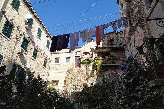 Experience Split With Local Professional Historian - Small Group - FAQs