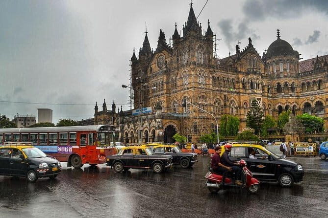Experience the Monsoon in Mumbai in Private Vehicle - Key Points