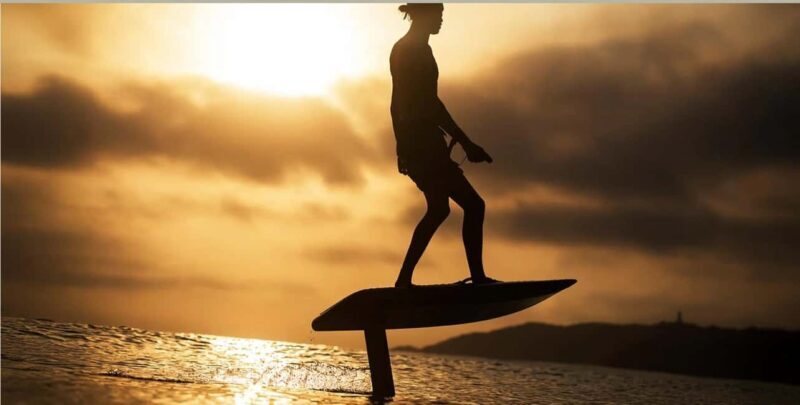 Experience the thrill of flying over the water - Guided e-foil rental - Key Points