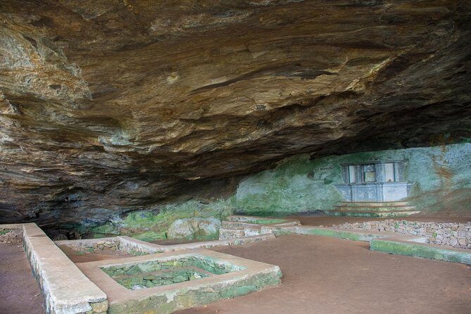 Explore Belilena Cave from Colombo - Lunch at a Local Restaurant: Tasting Sri Lanka