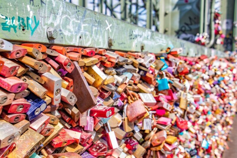 Explore Colognes Best Street Art Quarter - Key Points