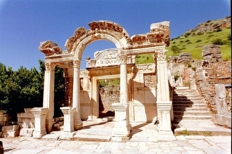 Explore Ephesus: Virgin Marry & Artemis with Lunch & Ticket - Visiting Isa Bey Mosque: An Architectural Marvel
