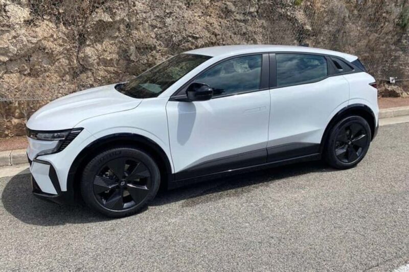 Explore Èze and the Côte dAzur in a Renault Mégane E-Tech" - Discover the Côte d’Azur in Style with an Electric Renault Mégane E-Tech