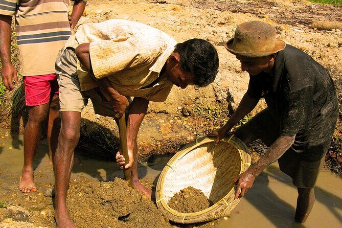 Explore Gem Mines in Rathnapura from Kalutara - Key Points