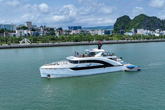 Explore Halong Bay or Bai Tu Long Bay on Luxury Saquila Yacht - Who Is This Tour Best For?