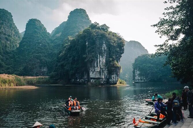 Explore Hoa Lu, Tam Coc and Ninh Binh in a Day Tour from Hanoi - A Detailed Breakdown of the Tour Experience