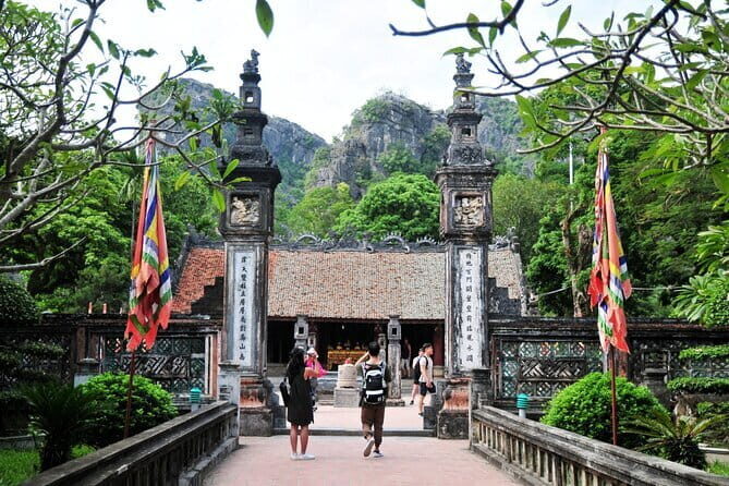 Explore Hoa Lu, Tam Coc/Trang An, and Mua Cave in a full-day tour - Return Journey to Hanoi