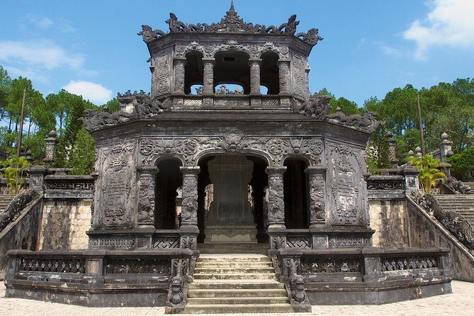 Explore Hues 3 Royal Tombs & Iconic Pagoda with an (ES) driver. - What Makes This Tour Stand Out