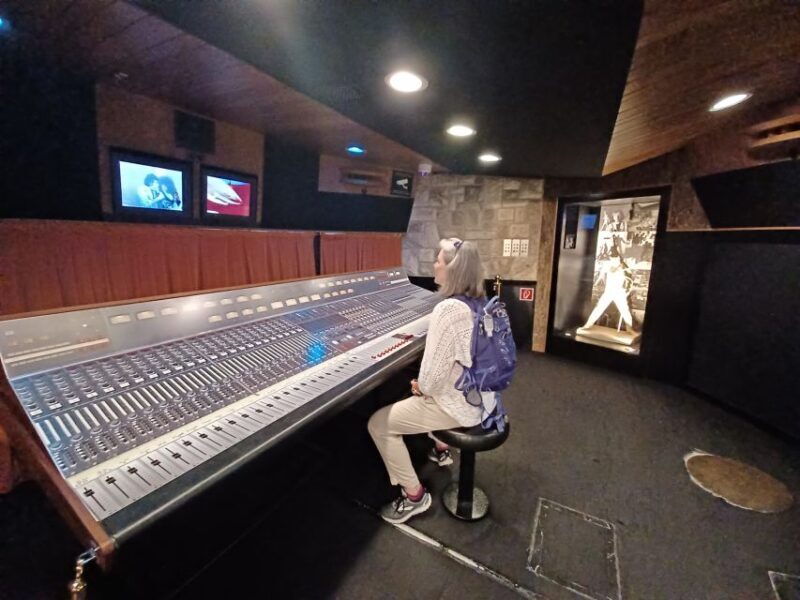 Explore Montreux in 90 mins: from Lord Byron to Queen - Who Will Love This Tour