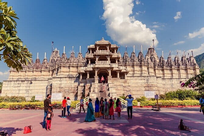 Explore Ranakpur Temple and Kumbhalgarh Fort from Udaipur with Jodhpur Drop - Key Points