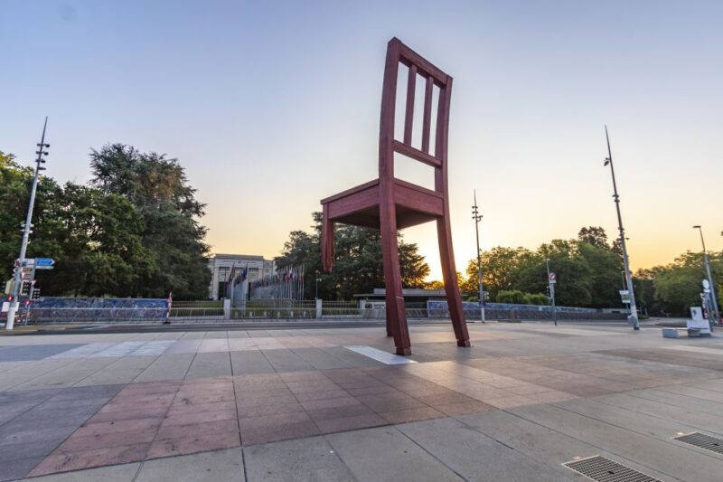 Explore the best guided intro tour of Geneva with a Local - The Experience Itself: A Closer Look