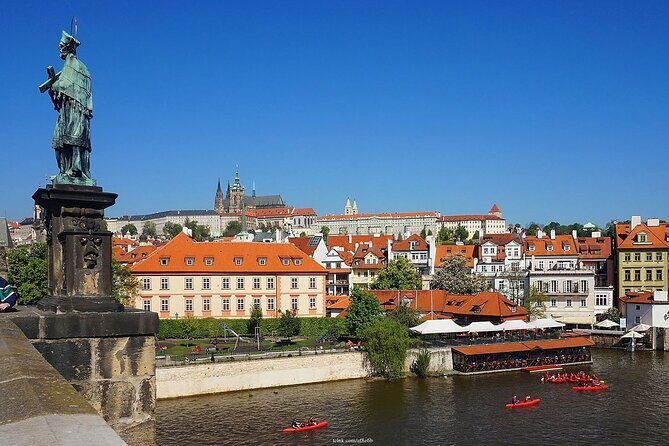 Explore the Historic Prague Castle: Private Half-Day Walking Tour - Starting Point and First Impressions