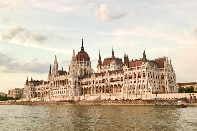 Explore the Instaworthy Spots of Budapest with a Local - The Experience: What to Expect from the Budapest Instaworthy Tour