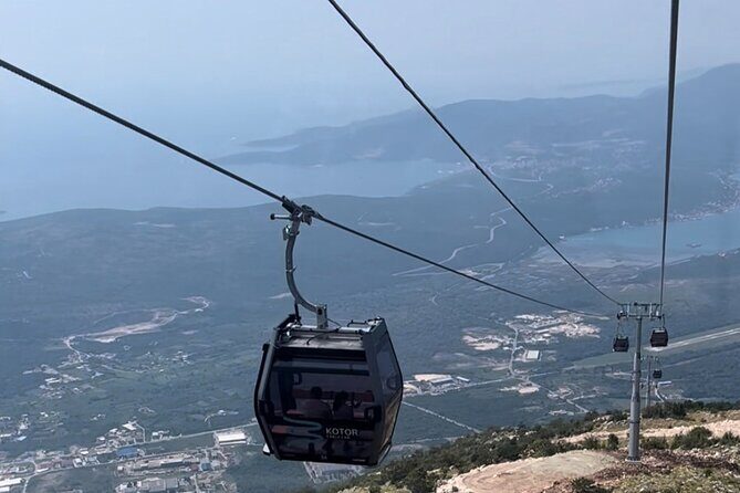 Express Cable Car ascent & 25Turns Epic Bike Descent. - Key Points