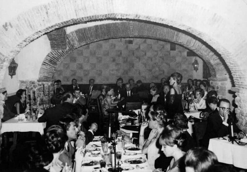 Fado: Guided Historical Tour with Local Dinner - Why Choose the Fado Guided Tour in Lisbon?