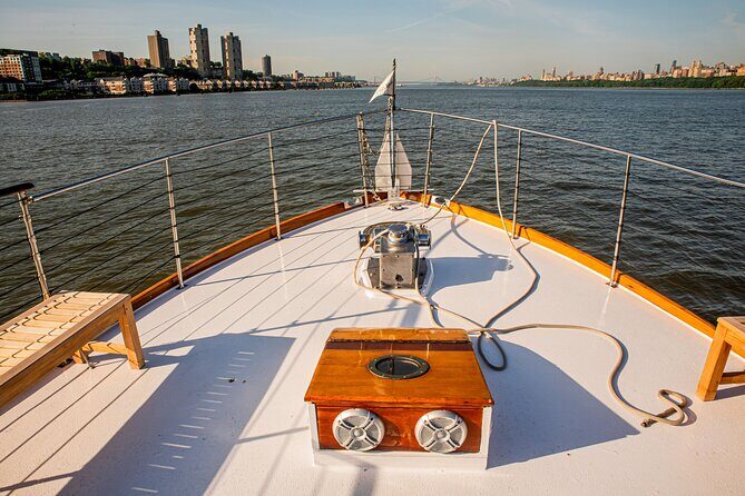 Fall Foliage Cruise on Yacht Full Moon from Chelsea Piers - FAQs