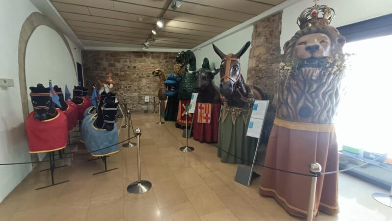 Familly friendly: tailored tapas, giants & Scavenger Hunts! - Why You Should Consider This Tour