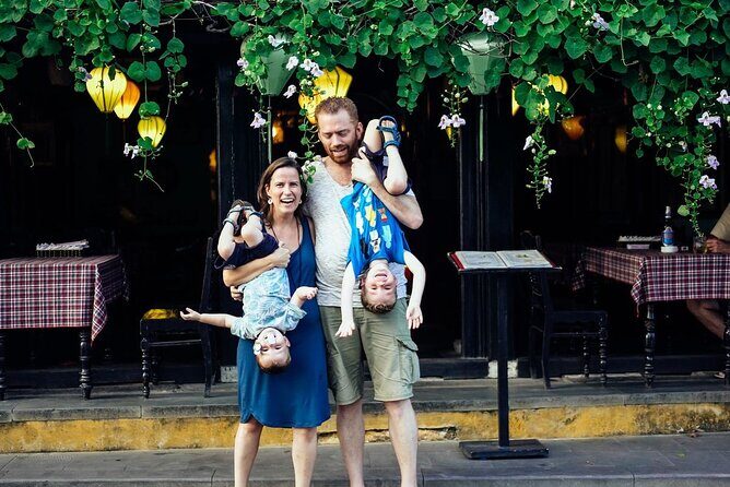 Family Photography Tour in Hoi An with Professional Photographer - Exploring the Details: What to Expect