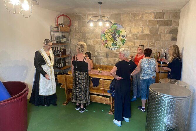 Family-run Vineyard Tour & Award Winning Wine Tasting/Delicacies - Key Points