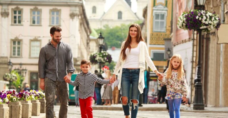 Family Tour of Linz's Old Town, Pöstlingberg and Grottenbahn - Exploring Linz’s Old Town with a Private Guide