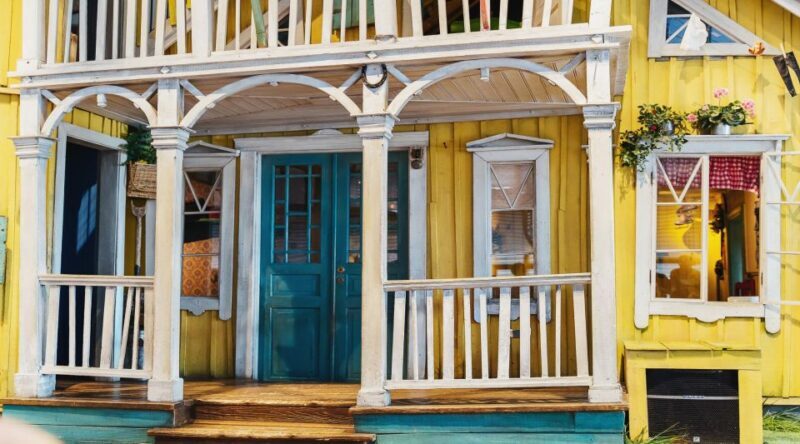 Family Walking Tour of Stockholm's Old Town, Junibacken - Key Points