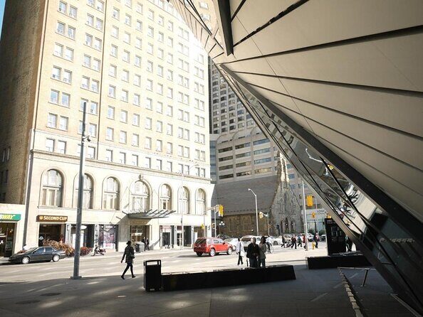 Fashion Shopping Tour in Toronto with a Local Stylist - Key Points