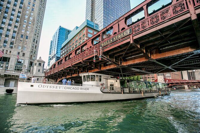 Father's Day Plated Dinner Cruise on the Chicago River - Group Size and Experience Quality