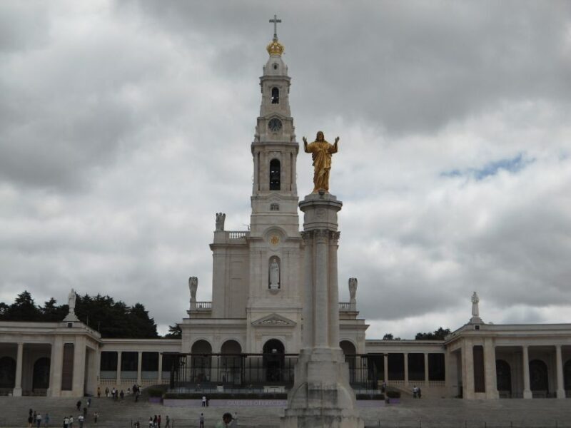 Fátima, Batalha, Alcobaça, Nazaré and Óbidos Private Tour - FAQs