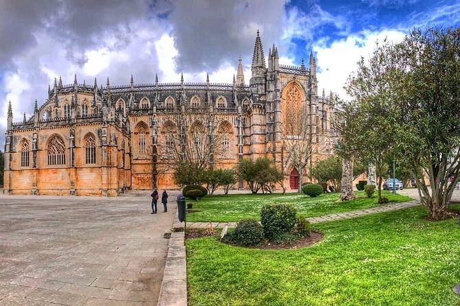 Fátima Batalha Nazaré and Óbidos Private Tour - Detailed Breakdown of the Itinerary