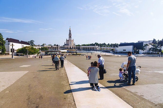 Fatima Batalha Nazaré Óbidos Small Group Tour From Lisbon - Who Should Consider This Tour?