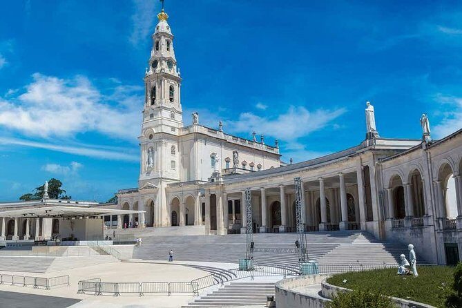 Fátima Hd and the 3 little shepherds house - The Sum Up