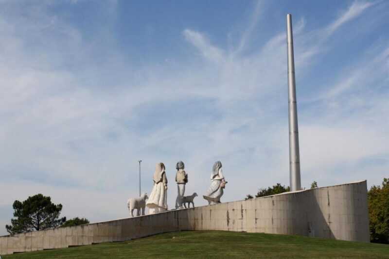 Fatima Sanctuary and Pastorinhos Village Day Trip from Porto - Key Points
