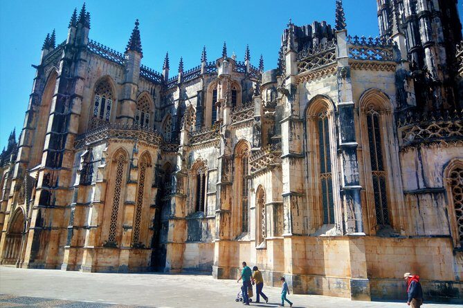 Fatima Sanctuary & Obidos Village Private Deluxe Tour - Authenticity and Personal Touches from Reviewers