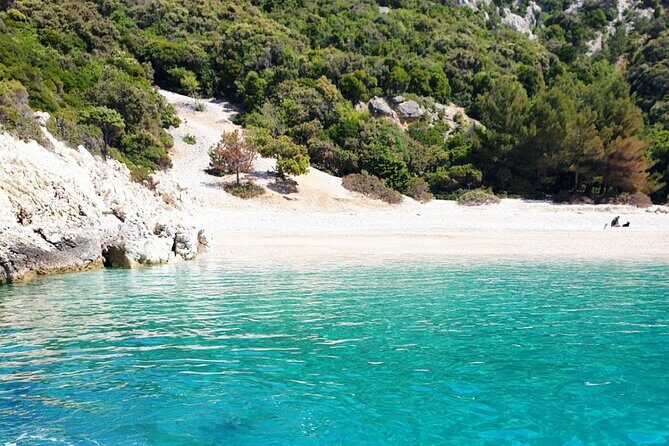Fd boat-trip Medulin - Blue cave - Cres + lunch + dolphin search - Onboard Lunch with Croatian Flavors