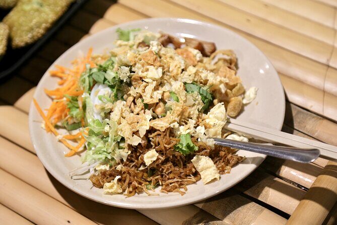FEMALE TOUR GUIDE | Private Street Food & Sightseeing By Scooter - Practical Info & Tips