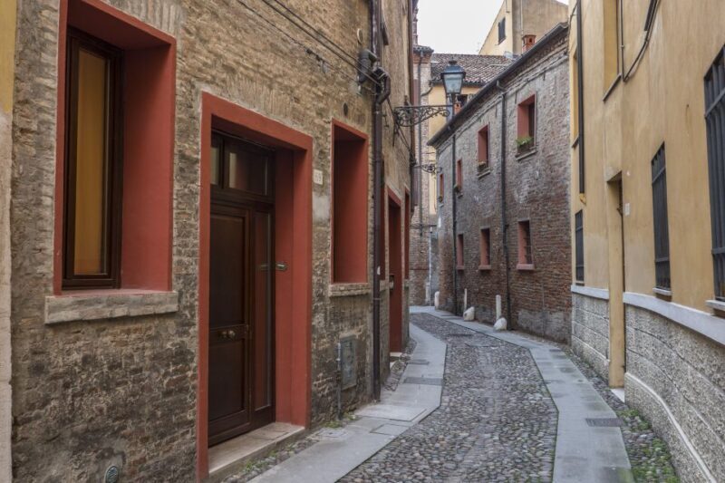 Ferrara: City Highlights Walking Tour with Local Guide - Key Points