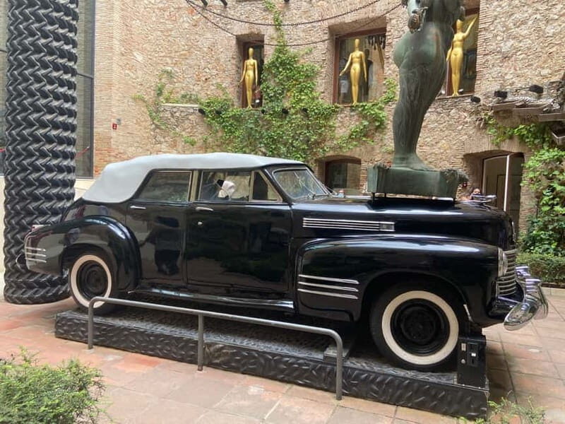 Figueres & Dali Museum Walking Tour with Tickets - Introduction to the Tour Experience