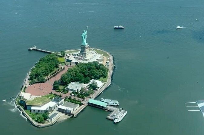 Flight Over New York City Hudson River - A Closer Look at the Flight Experience