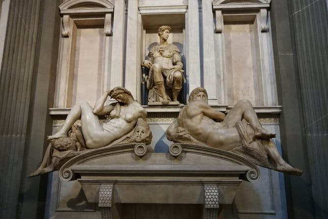 Florence: 1.5 hour Medici Chapels monolingual small-group guided tour - Key Points