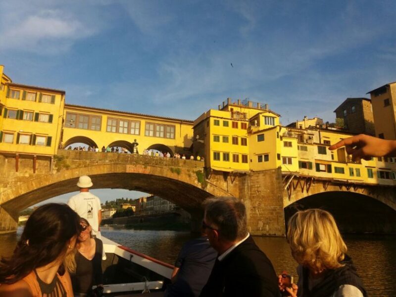 Florence: Guided Gondola Boat Tour with a Glass of Wine - The Experience on the Water