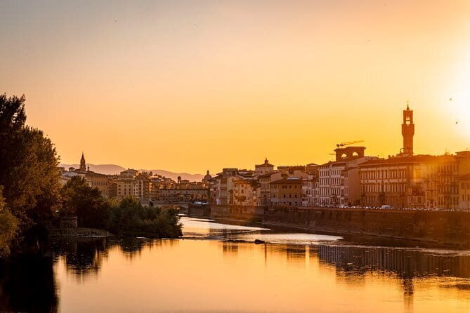 Florence Night Bike Tour with Wine and Aperitivo Picnic included - Exploring Florence on Two Wheels at Sunset