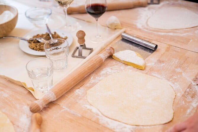 Florence Pasta Cooking Class with Tiramisu and Unlimited Wine - Key Points